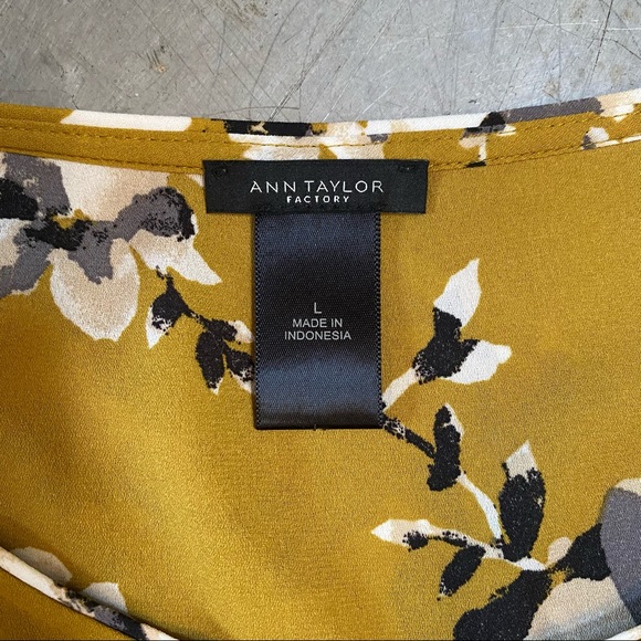 Ann Taylor floral print blouse - Picture 5 of 6